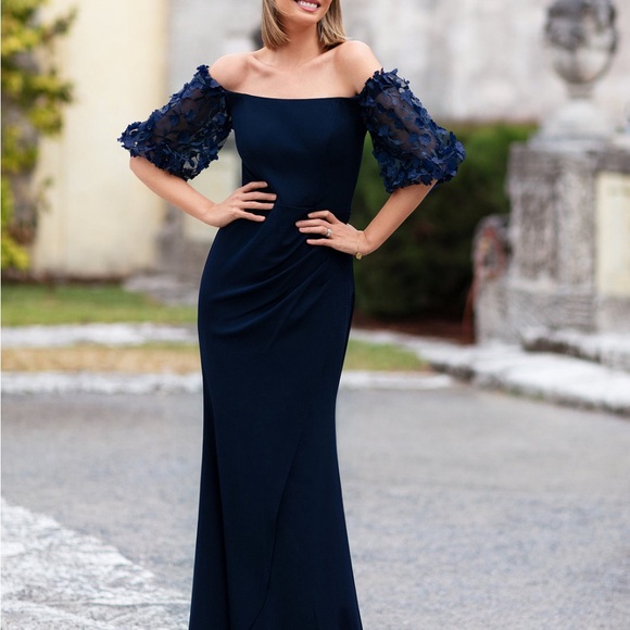 Beautiful Xscape floral sleeve gown. Never worn with tags, size 14W - Picture 6 of 7